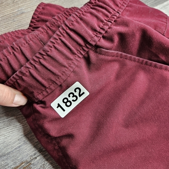 FIGS Tansen Jogger Scrub Pants Men's Medium Burgundy - Picture 9 of 9